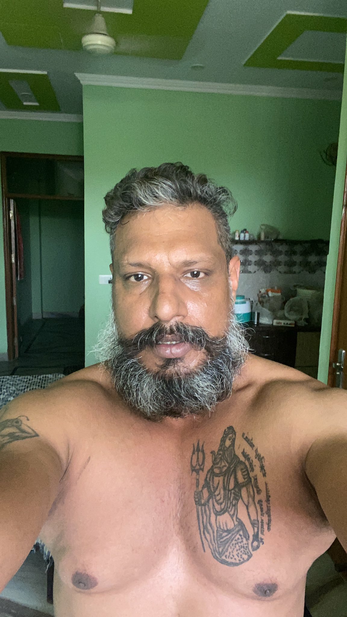 susmita-bhabi-on-twitter-jijaji-mein-apke-lund-ko-bahut-miss-kar-rahi