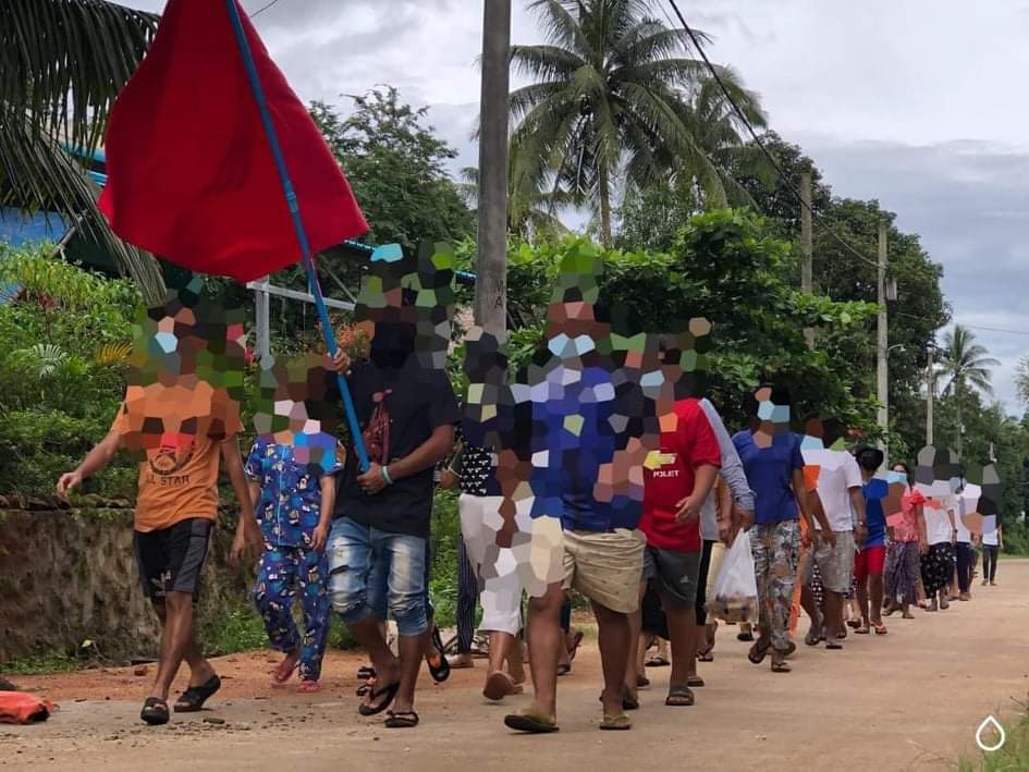 Daniel78037553's tweet photo. Anti-Military Strike by Residents in LaungLone Tsp marched in the evening.
#DreadfulCovidAmidMilitaryCoup 
#WhatsHappeningInMyanmar 
#July6Coup https://t.co/XcwRMJEn0b