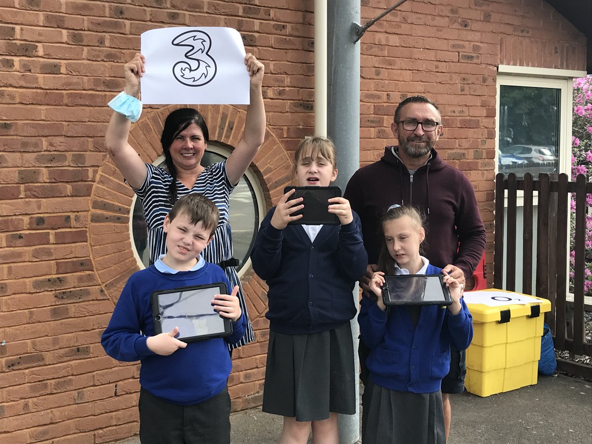 TheMilestoneSch's tweet photo. @ThreeUK have very kindly provided @TheMilestoneSch with some #tech to assist teaching the #kids how to navigate life in the #online world. Pupils of #deerclass with Teacher @Joscrivener2 & school supporter @nicklewisno8 showing #appreciation
#English #communication #interaction https://t.co/YQI1p85cfG