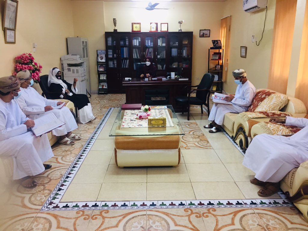 قام اليوم الاستاذ الفاضل الدكتورمدير عام المديرية العامة للتنمية الاجتماعية 
بمحافظتي شمال وجنوب الباطنة
والفاضل المدير العام المساعد بمديرية التنمية الاجتماعية بشمال الباطنة والأستاذمدير دائرة الشؤون الادارية والمالية  بزيارة عمل تفقدية لجمعية المرأة العمانية بالخابورة.