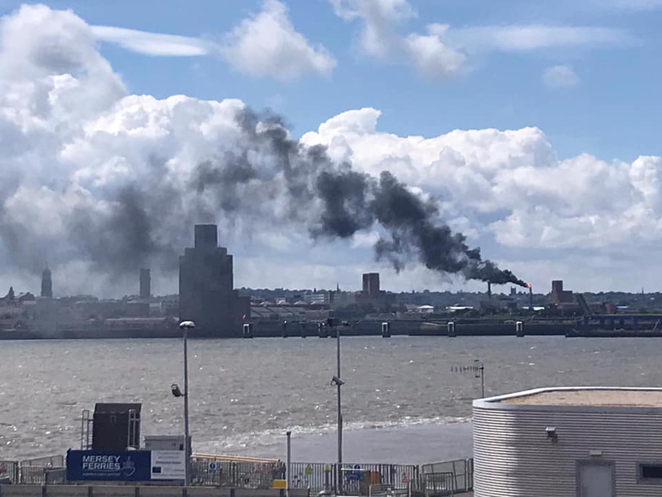 Firefighters tackling huge blaze in Birkenhead
wirralglobe.co.uk/news/19423245.…