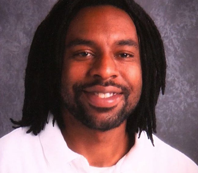 5 yrs ago today Officer Jeronimo Yanez murdered #PhilandoCastile in front of his young daughter & girlfriend while he was reaching for his ID after telling Yanez he had a gun permit & was armed. When we say #BlackLivesMatter it’s not about an organization, it’s about our lives