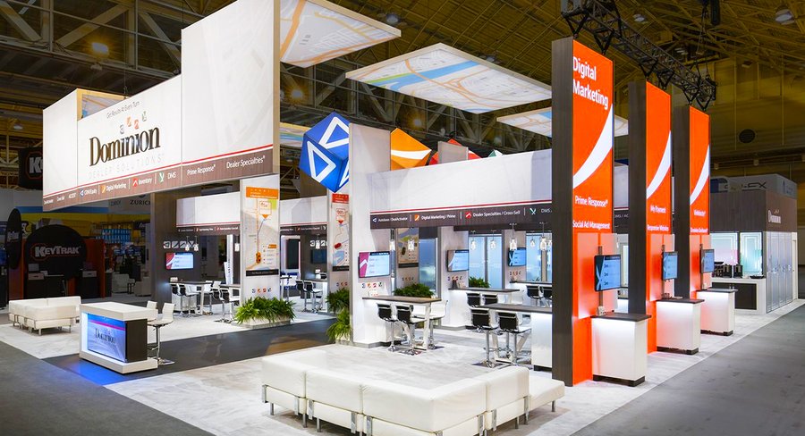 There are many factors that go into a successful #tradeshow #marketing program, especially a great spot on the show floor! Here are a few tips to help you pick the best booth space for your business: blog.skyline.com/4-factors-to-h…