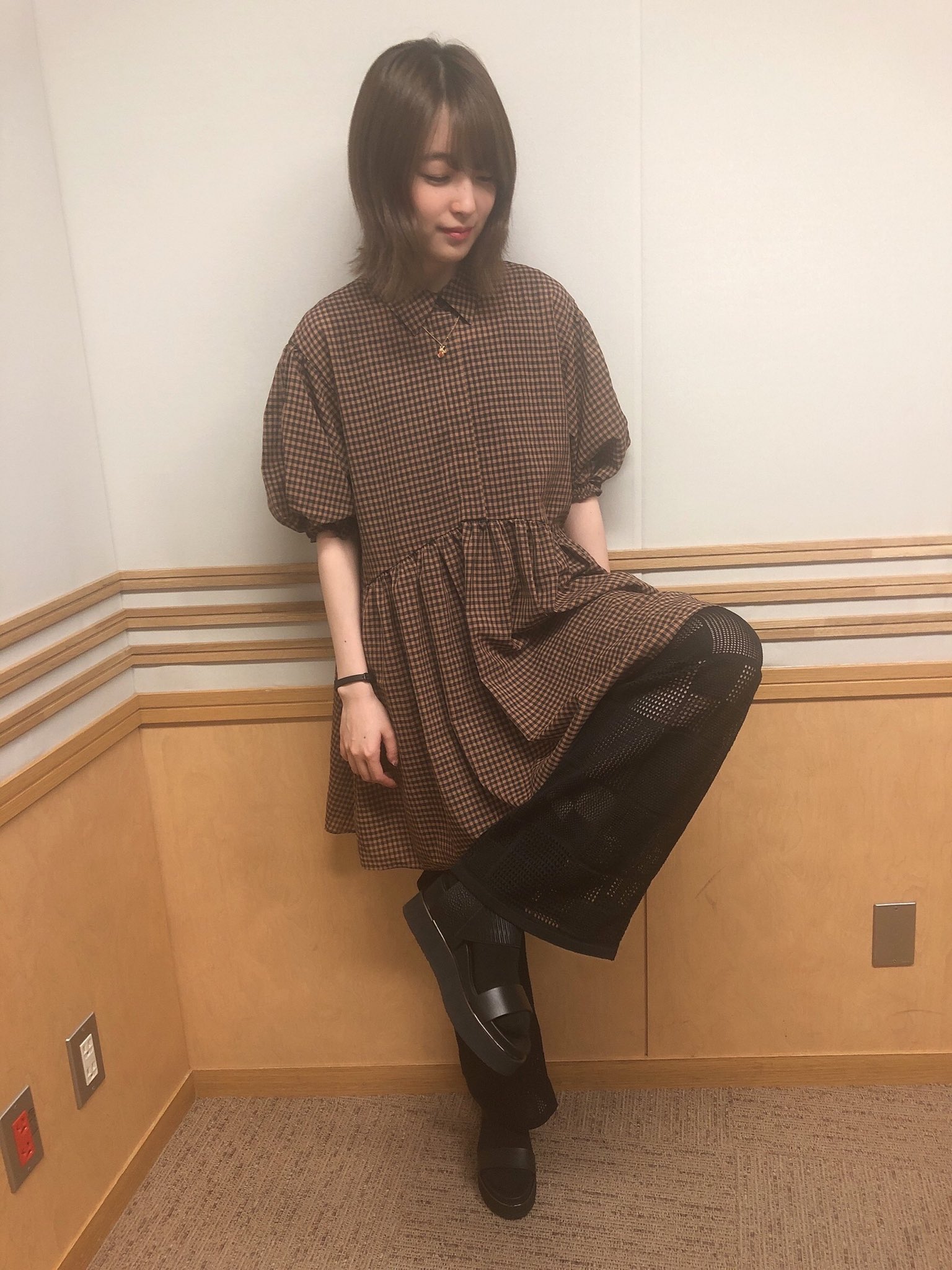 上田麗奈のひみつばこ 67 えっちな服着て来ちゃった 今日の ひみつばこ の放送ありがとうございました ちょっとどきっとする服を着て 自分で驚いてたようでした 笑 わかりにくいけどお写真置いておきます そしてアルバムに収録される新曲も公開
