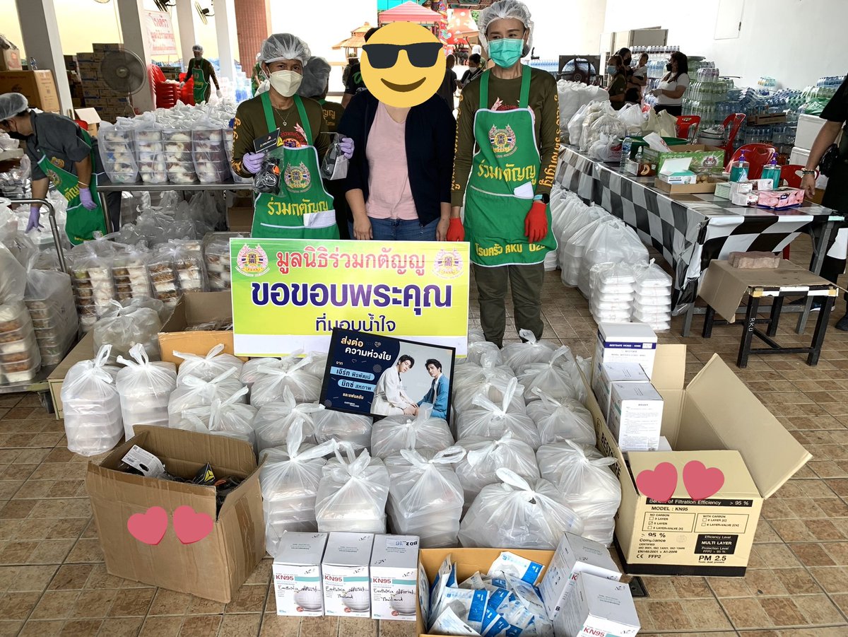 EarthOfficialFC's tweet photo. ทางบ้านจัดหาหน้ากากกันสารเคมีจำนวน 50ชิ้น ไส้กรอง50คู่ หน้ากาก KN95 กันสารเคมี และทาง @SeaMeNOWSeafood ได้ร่วมบริจาคส่งปูอัดยักษ์พร้อมทางจำนวน 5 ลัง🙏🏻🙇‍♀️ 
พร้อมทั้งบริจาคให้ทาง @VolunteerMedTH เพื่อจัดหาสิ่งจำเป็นเร่งด่วนในผู้อพยพต่อไป 

#EarthGivingPJ https://t.co/muyTspckry
