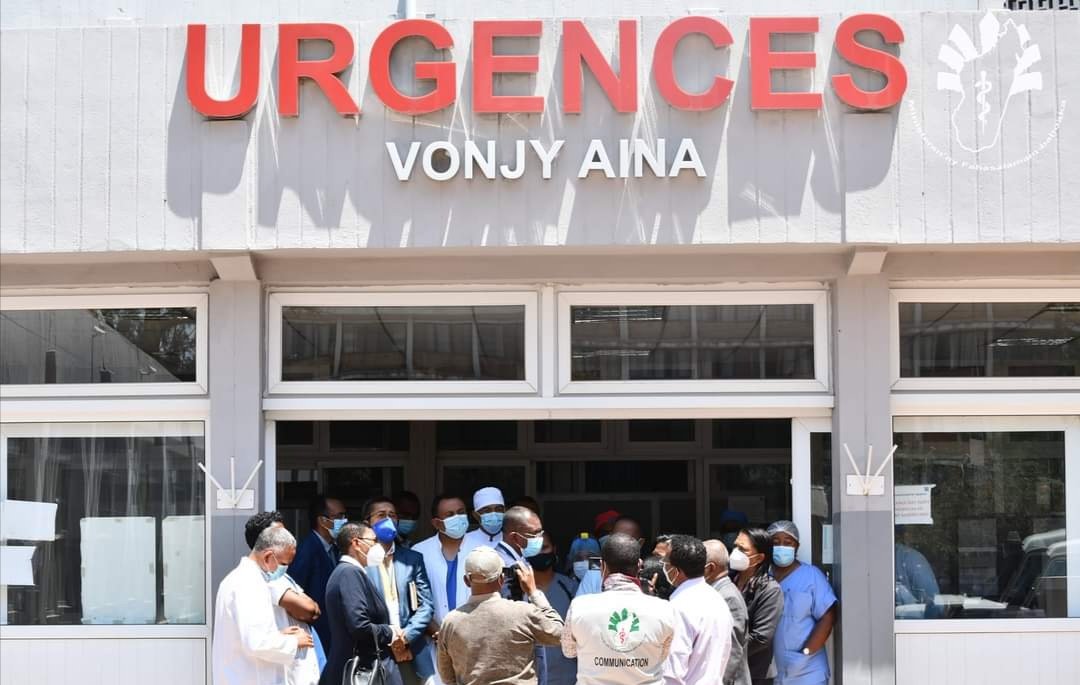 Le Ministère de la Santé Publique ne tolère plus la vente des médicaments normalement distribués gratuitement à la population au sein des CSB et Hôpitaux. Il s'est également fixé comme objectif de toujours disposer des médicaments nécessaires en permanence au sein des CSB.