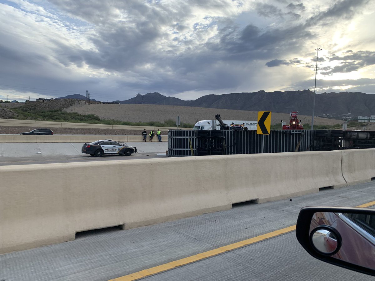 iceplaysmusic's tweet photo. @KFOXTraffic crash at i10 and Sunland park https://t.co/dKyiy4MON3