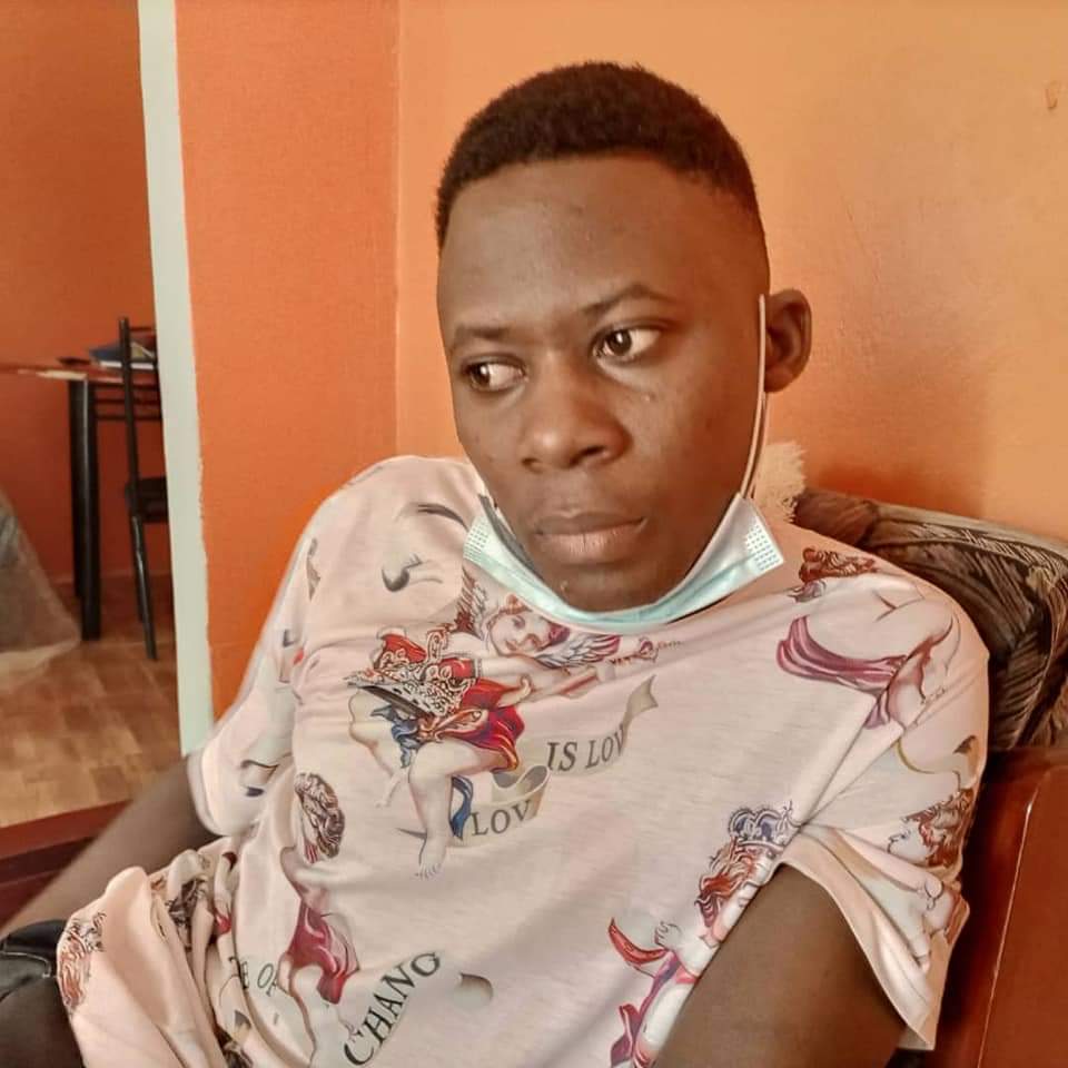 Wakiso_Yaffe's tweet photo. Matovu Denis 21yrs and Sonko Richard 25yrs were abducted on 8/12/2020.Were placed in water and stayed for a month. Soldiers used to cut their bodies, burning manhood. Were tortured for 8months.
2 Nights back they were dumped. 350+ @HEBobiwine 's supporters are still missing.😭 https://t.co/zViya2h1je