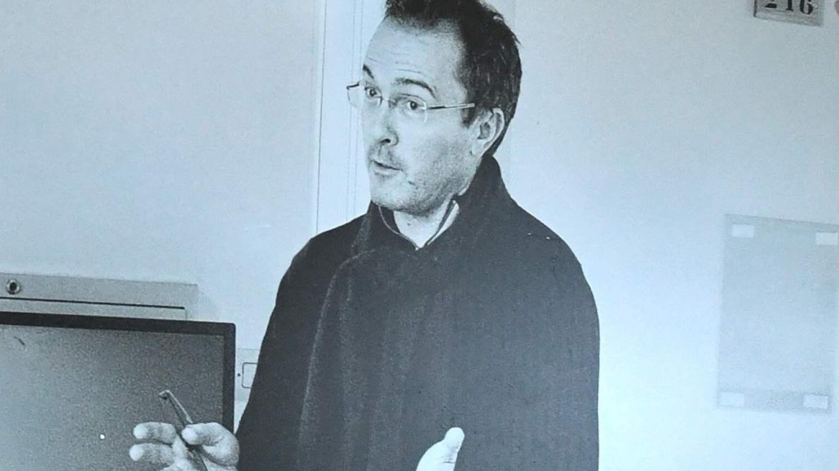 À l'heure où s'achève l'année scolaire pour nos 13 millions d'élèves et nos 865 000 enseignants du primaire et du secondaire, ayons une très forte pensée pour Samuel Paty, mort le 16 octobre dernier pour avoir fait son métier avec passion, sérieux et professionnalisme.