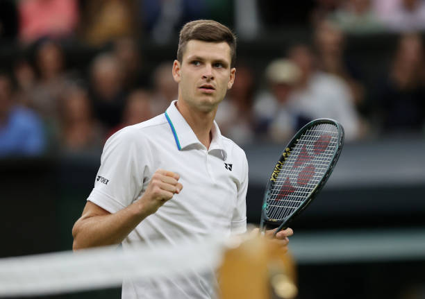 christophclarey's tweet photo. Hubert Hurkacz, the No. 14 seed, knocks out No. 2 Daniil Medvedev over two days: 2-6, 7-6 (2), 3-6, 6-3, 6-3

Into his first Grand Slam quarterfinal to face Roger Federer.

Hurkacz, who won the Miami Open this year, won 50 of 69 points at net. Medvedev was off from start today https://t.co/2H7k3T5o14
