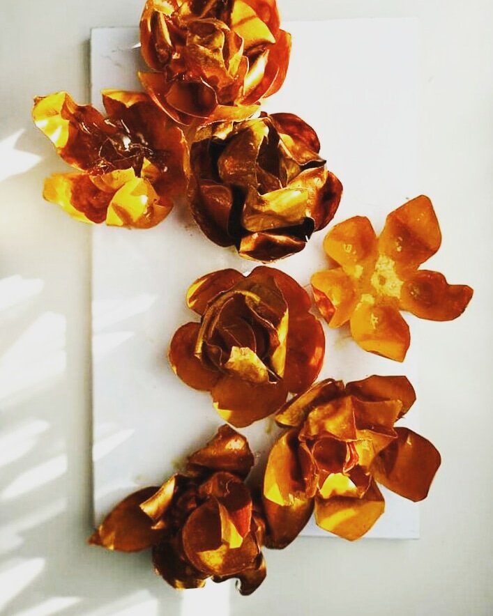 time_lez's tweet image. Just finished another sample for my upcoming 'Upcycle &amp;amp; Art' launch. I made these blossoms from @CocaCola_ZA and @jivecooldrinks bottles. #letspush #keepmoving #decor #interiordesign #recycle #ARTIST 
@StandardBankZA  @StandardBankArt