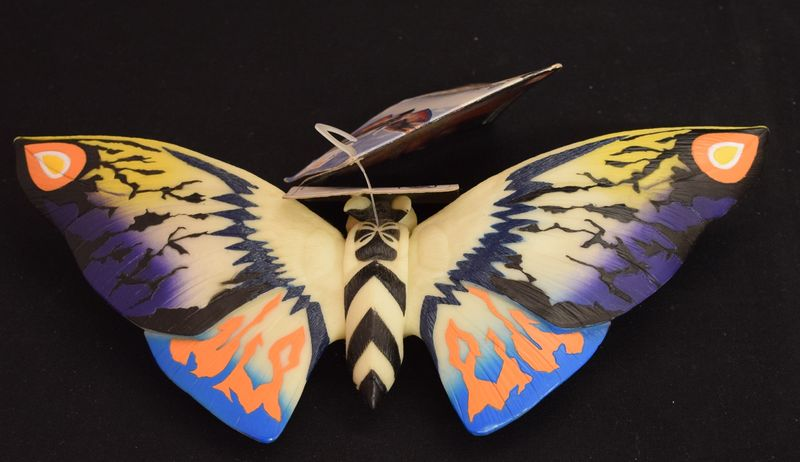 ZillaFigureBot's tweet photo. Goji Figure of the hour! Bandai Japan 2001 Movie Monster Series - Rainbow Mothra https://t.co/Q5yPItwxtB