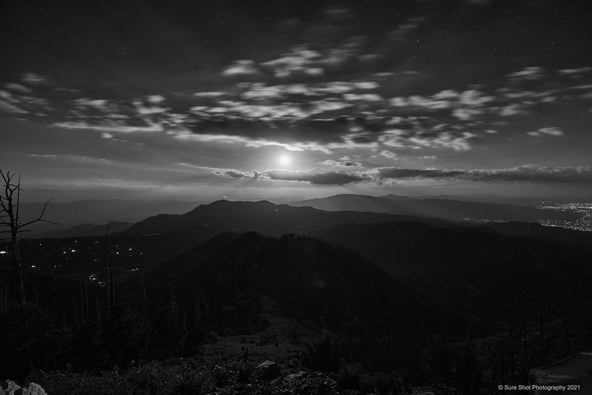 Sure_Shot_Photo's tweet photo. When light and shadow create a color all their own, the mysteries of your heart will be answered.
#fstopgear #sonya7riii #indurotripods #atomosshogun #sonygm16-15 https://t.co/id32aMEmOU
