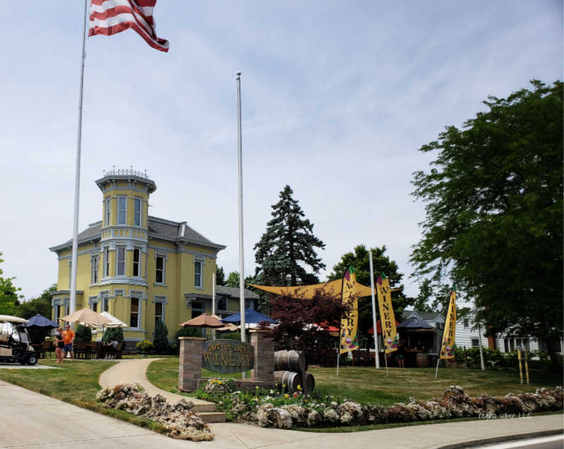 eattravellife's tweet photo. 8 helpful tips to know when visiting Put In Bay Ohio: https://t.co/ZRDL2vO2xb
#putinbay #islandgetaway #vacation #visitputinbay https://t.co/SDnPG77uTJ