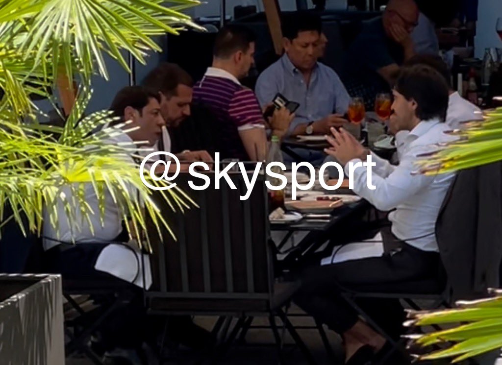 MarcoBovicelli's tweet photo. #Inter, dirigenza (#RuiCosta) del #Benfica a Milano per chiudere #JoaoMario: incontro a pranzo con l’agente del giocatore, iniziato ora in sede quello col club nerazzurro. Tutte le immagini e le ultime su @SkySport  e @DiMarzio #calciomercato https://t.co/NJRIaOGvgY