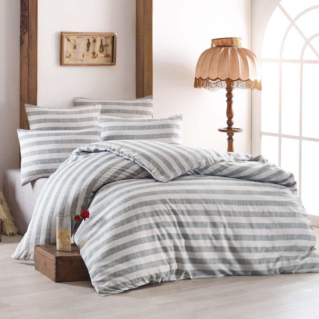 Rahat bir uykuya eşlik eden şık ve zarif çizgiler... Yepyeni nevresim takımları en göz alıcı modelleriyle Pera Bulvarı’nda!

bit.ly/PeraNevresim

#PeraBulvari #dekorasyon #dekoratif #aksesuar #decoration #homedecoration #nevresim
#nevresimtakımı #yatakodası