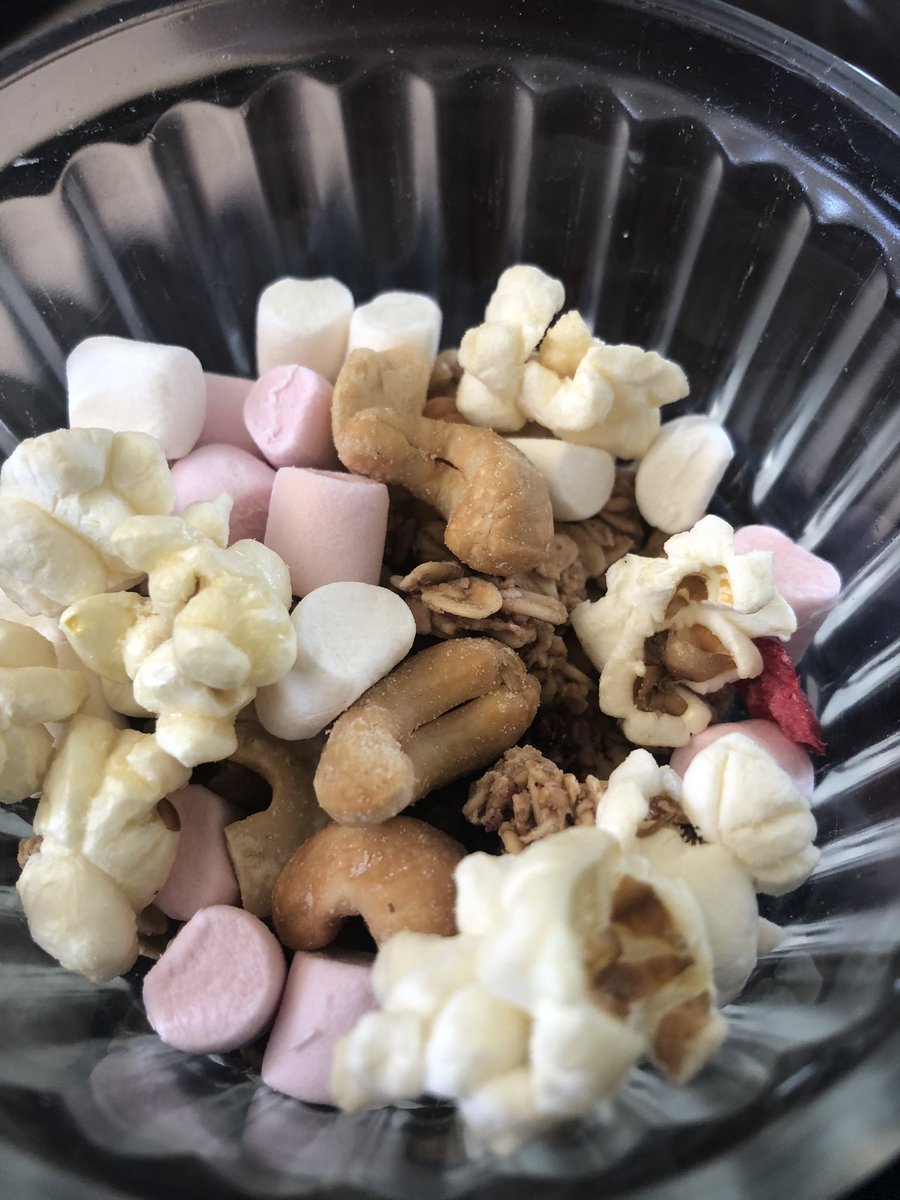 nkh12349's tweet photo. Who else likes weird snack combinations? x

#granola #cashews #minimarshmallows #popcorn #weird #snacks #afternoonslump https://t.co/tMS3RIkEPp