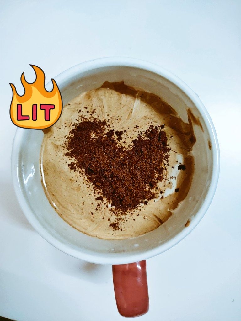 Silmika_Saat's tweet image. Hikhokk wfh vibes #dalgonalatte