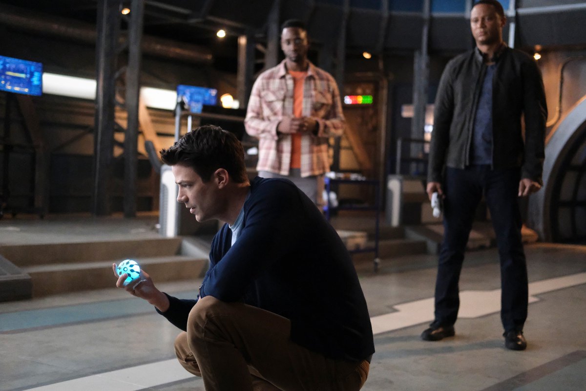 SnowbarryHQ's tweet photo. Promotion photos from tonight's #TheFlash, 7x16 "P.O.W." (#BarryAllen #Snowbarry #CaitlinSnow #JohnDiggle #ChesterPRunk #CecileHorton) https://t.co/ou7pguLgBP