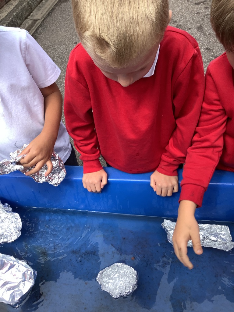 IPMATGroveLea's tweet photo. Yes we can! #year1 #science #boatsfloat https://t.co/me9OAgKjel
