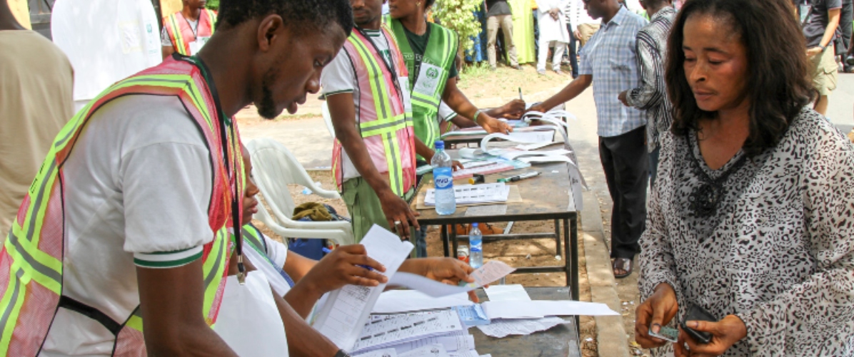 #Democracy has struggled to take root in many African nations. As we enter the 3rd decade of the 21st century, is there any hope for #progress? <a href="/MatlosaKhabele/">Khabele Matlosa</a>, <a href="/ThuliMadonsela3/">Prof Thuli Madonsela #KindnessBuilds</a> and <a href="/ziggywai/">Zigwai Tagwai</a> answer YOUR questions below! #AfricanDemocracy
↪️debati.ng/DemocracyAfrica