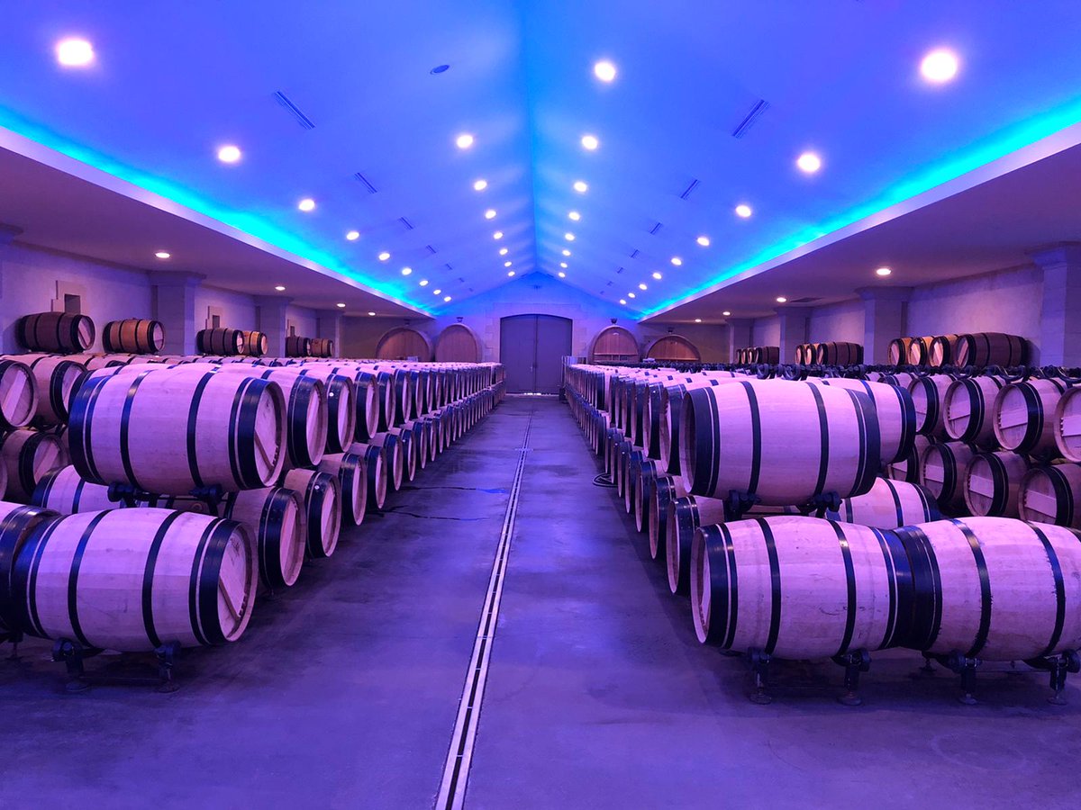 Patriwine's tweet photo. #RENCONTRE 🍇

Partage, passion, échange &amp; plaisir autour d’un déjeuner au Château Lascombes, Second Grand Cru classé de l'appellation Margaux. 😊  Que demander de plus ? 🍷

Primeur 2020 ⬇️
https://t.co/OhCkcbdaLf

↪️  https://t.co/Fjy2x5hckX
☎️  05 57 29 20 20 https://t.co/gazsIKGK7a