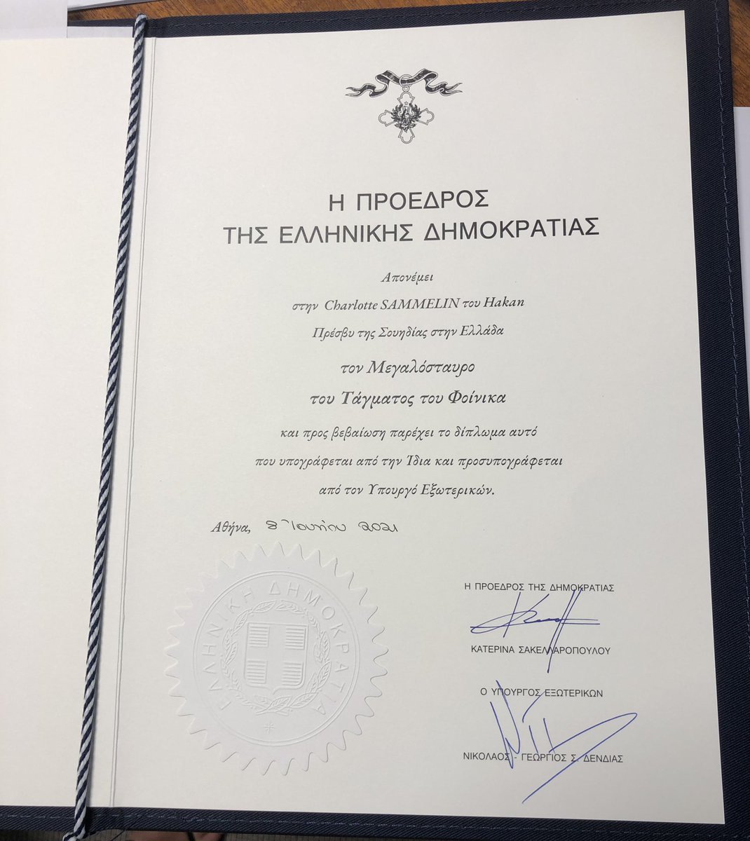 SwedeninGR's tweet photo. Such a great honor today to be decorated/w the Grand Cross of the Order of the Phoenix at @GreeceMFA in the presence of Secretary General Themistoklis Demiris. 
Ευχαριστώ #Ελλάδα για την τιμή. 🙏🇬🇷🇸🇪❤️

#greece #sweden https://t.co/izQNFcN32n