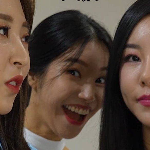 V On Twitter Living Proof That Solar Is The Fake Maknae Of Mamamoo Https T Co Gs6awh9zpm Twitter