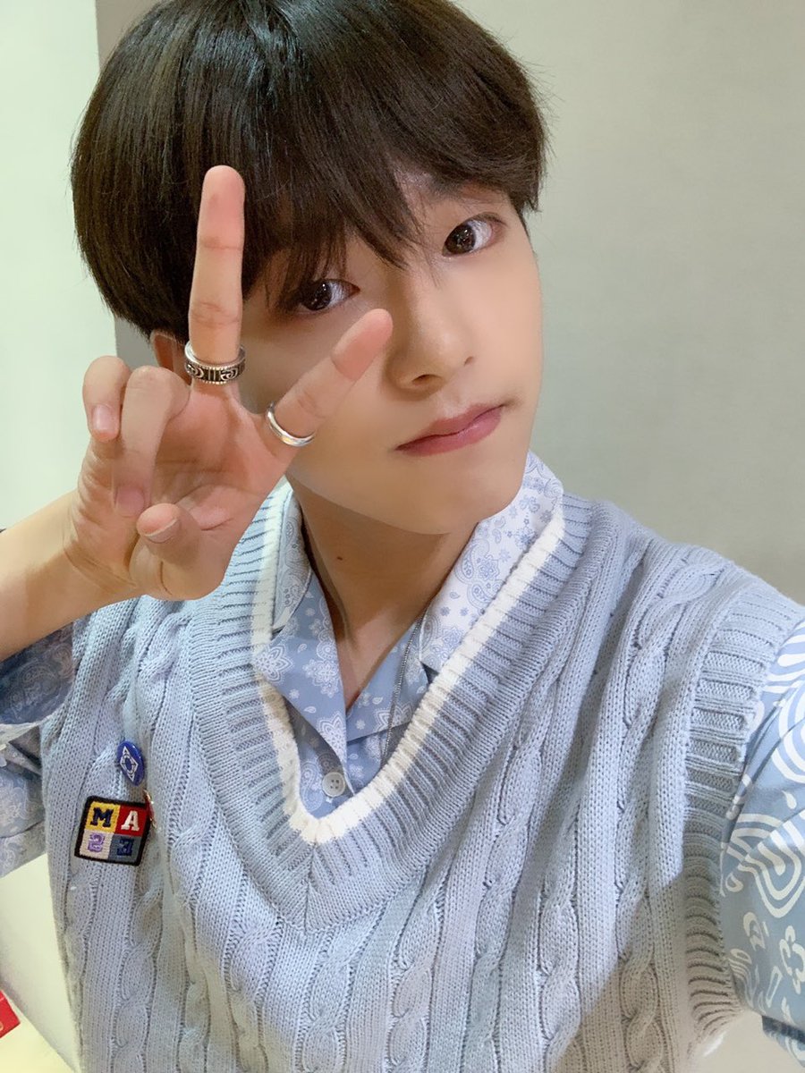 GHOST9OFFICIAL's tweet photo. [#inGHOST9]

고스트나인 #이신 과 #이진우 가 함께했던 네이버NOW #이불킥 재미있게 보셨나요? 👍

알콩달콩 이불킥을 함께해준 고스티! 포근한 꿈에서 만나요 🛌✨

#고스트나인 #NOW온에어 #네이버NOW https://t.co/cyvYoZRG2m