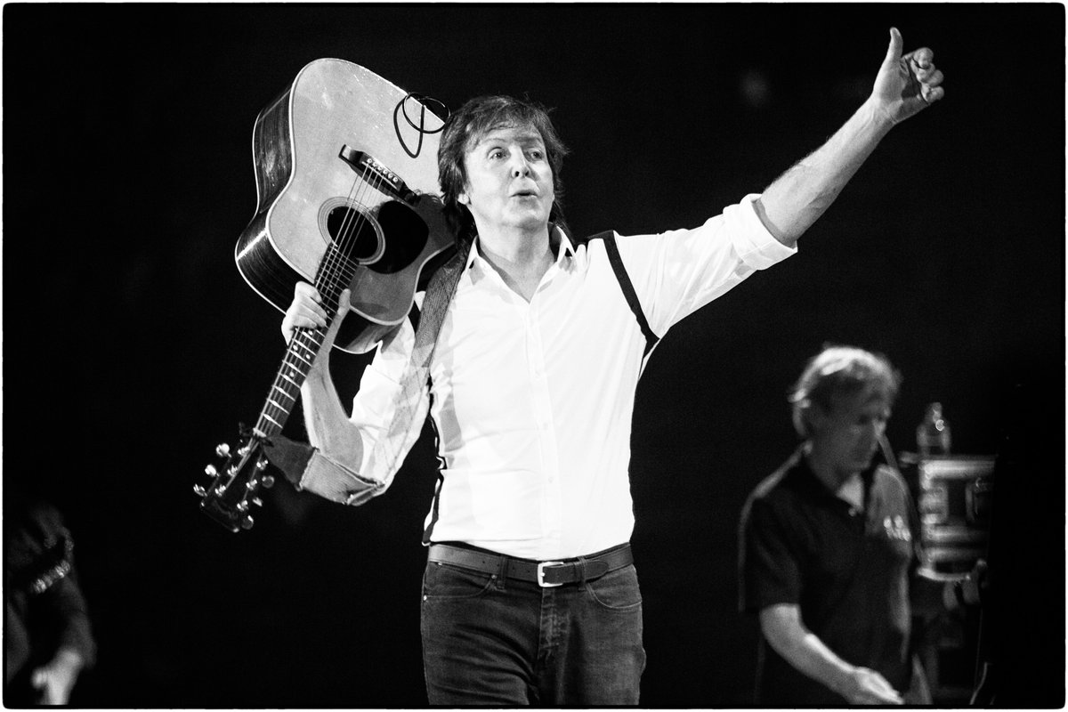 пол маккартни в молодости. джордж харрисон с гитарой молодой. джордж харрисон битлз. гитарист битлз джордж харрисон. джон леннон фото.