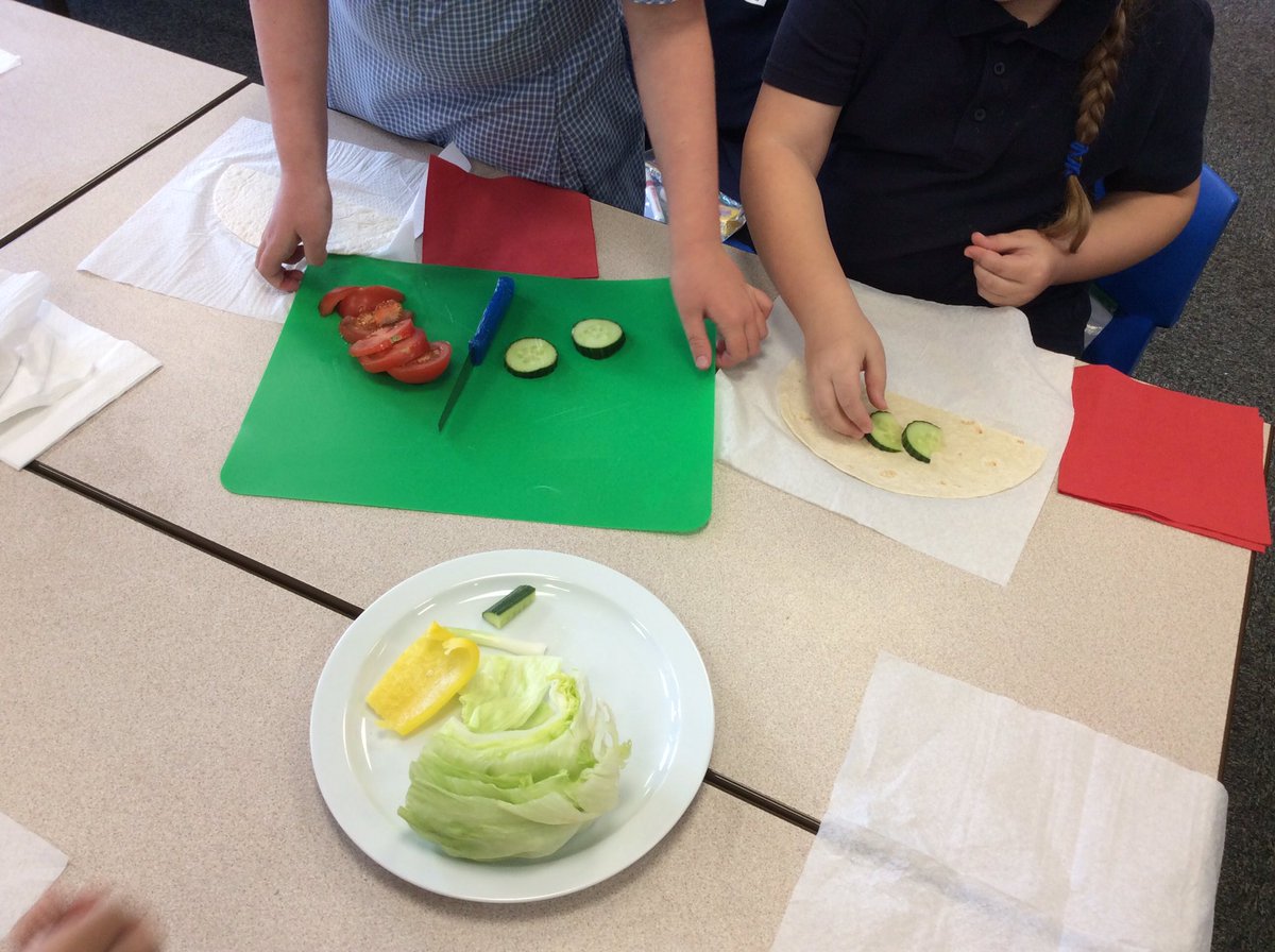 MrsWSGC's tweet photo. Washing, peeling and chopping our fruit and veg @MrGSGC #SGCDT https://t.co/rw6sRVitrn