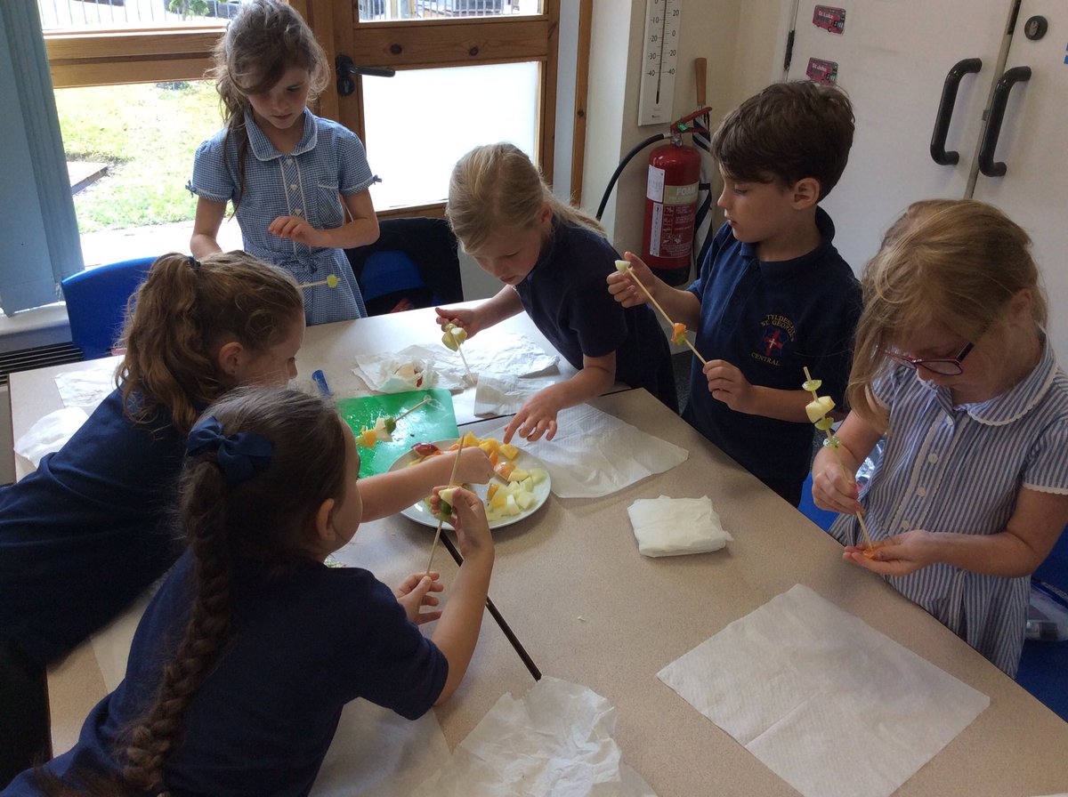 MrsWSGC's tweet photo. Washing, peeling and chopping our fruit and veg @MrGSGC #SGCDT https://t.co/rw6sRVitrn
