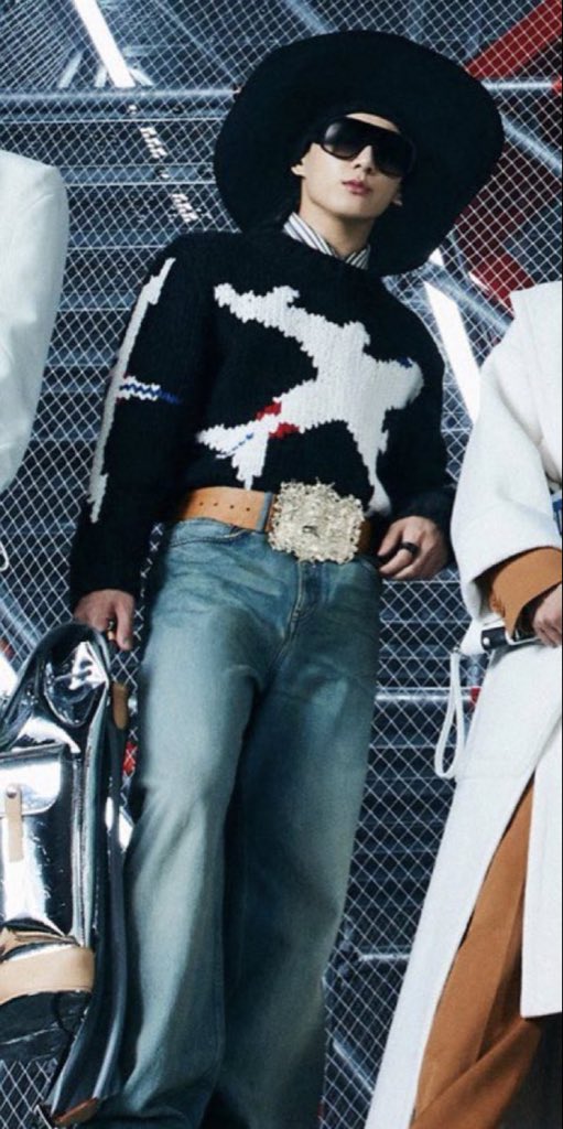 zoromins's tweet photo. i just know jungkook was having a fckn blast in this outfit behind the scenes https://t.co/79sTI632Cy