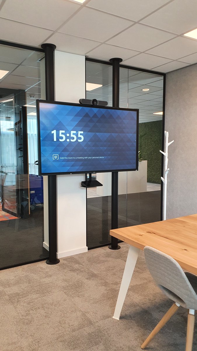 Dit 65 inch Philips touch scherm plus Logitec Tap is stevig bevestigd met de Vogel's Connect-it serie (PUC 25). Deze fraaie vloer-plafondoplossing voor #videoconferencing is recentelijk vakkundig geïnstalleerd door <a href="/EsgroAV/">Esgro Audiovisueel</a> in een meeting room bij Ordina. #avmounts #vogelsforsure