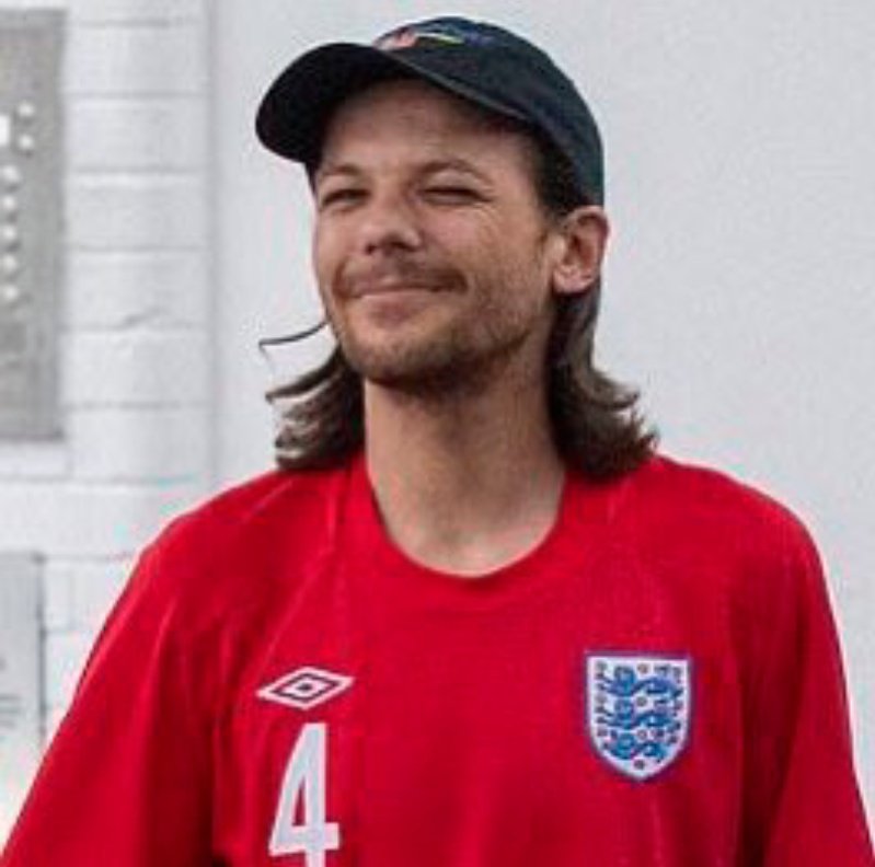 louiisfetus's tweet photo. - y que pasó? 
+ VAN A PONER UNA CANCIÓN NUESTRA EN LA EUROCOPA https://t.co/hQ1JHMY1Xu