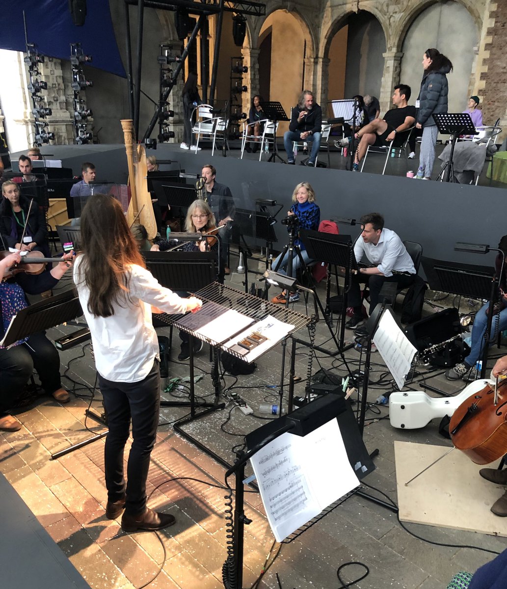 Maestra <a href="/JessicaCottis/">Jessica Cottis</a> about to start the #OHPVixen sitzprobe <a href="/operahollandpk/">Opera Holland Park</a> with <a href="/CityLdnSinfonia/">City of London Sinfonia (CLS)</a> <a href="/Jenni_France/">Jennifer France</a> <a href="/JASporsen/">Julia Sporsén</a> <a href="/GrantDoyleMusic/">Grant Doyle</a> <a href="/CharneRochford/">Charne Rochford</a>, Ann Taylor, <a href="/jsavournin/">John Savournin</a> Harriet Eyley, <a href="/nagarwal_artist/">Natasha Agarwal</a> <a href="/GraceOperaSinga/">Grace</a> <a href="/pardoe_mezzo/">Chloë Pardoe</a>, Yolanda Grant Thompson #OHPChorus