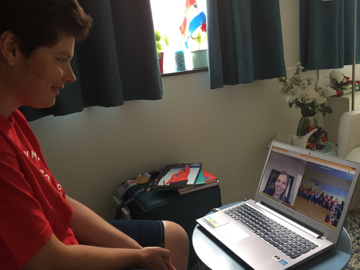 MaritKaats's tweet photo. Wat een leuke middag. Als ambassadeur van #PlayUnified twee presentaties gegeven op een school in Den Haag. Natuurlijk online. Ik mocht vertellen waarom ik graag sport. De leerlingen waren heel erg enthousiast. De klassen hadden een programma rond #PlayUnified. @SO_NL @svutrecht https://t.co/unqlVqb4Ws