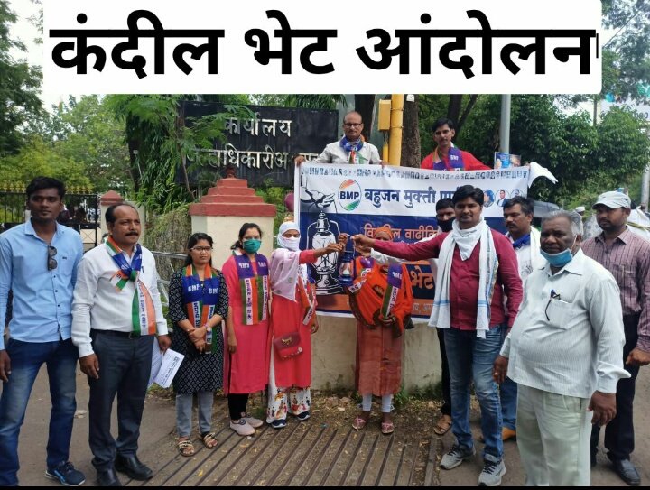jaish_bhaskar's tweet photo. मई में खुदरा महँगाई भी छह माह के उच्चतम स्तर पर ,उपभोक्ता महँगाई दर 6.3 % से ऊपर ,अप्रैल में दर 4.23 %थी ,खाने का तेल,ईंधन,परिवहन की महँगाई दोहरे अंकों में महँगाई का विस्फोट
#BMPGiftedLanternToGovt https://t.co/TdoWmU6eps
