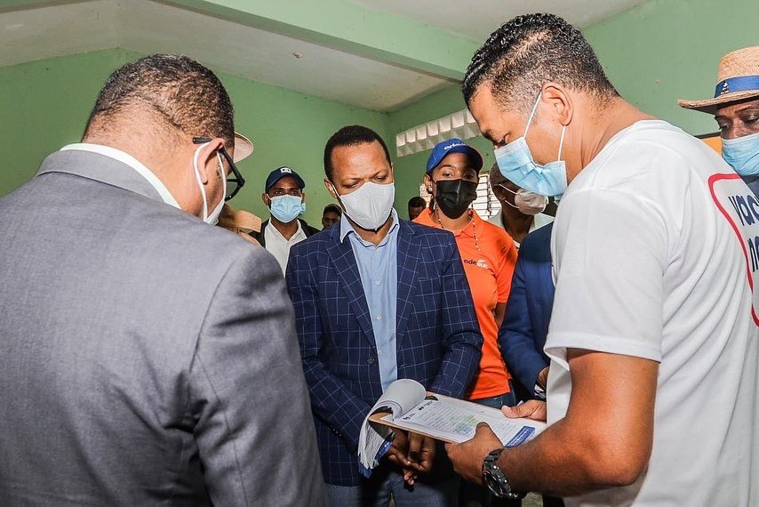 MiltonMorrison's tweet photo. Junto al Senador @leninvaldezl , el Diputado Roman De Jesús, El Director Regional de Salud Pública Candido Herrera @dpsMontePlata y la Alcaldesa Altagracia Herrera en #MontePlata monitoreando la jornada masiva de vacunación #VacunateRD #MontePlataSeVacuna https://t.co/SDvmF8cV2D