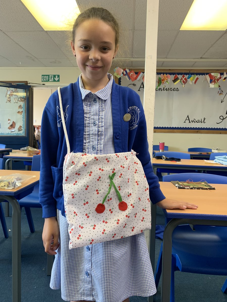 StMarysRCFW's tweet photo. Year 5 have completed their Design Technology project and sewn their own bags! https://t.co/XSffdIJLsO