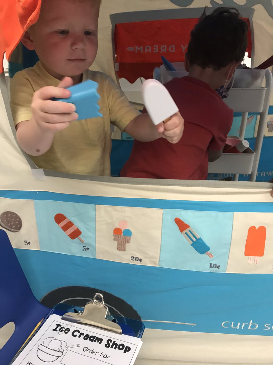 slevin_prek's tweet photo. Exploring our toys! #beachstudy #fhleads https://t.co/Q7oX5vLBot
