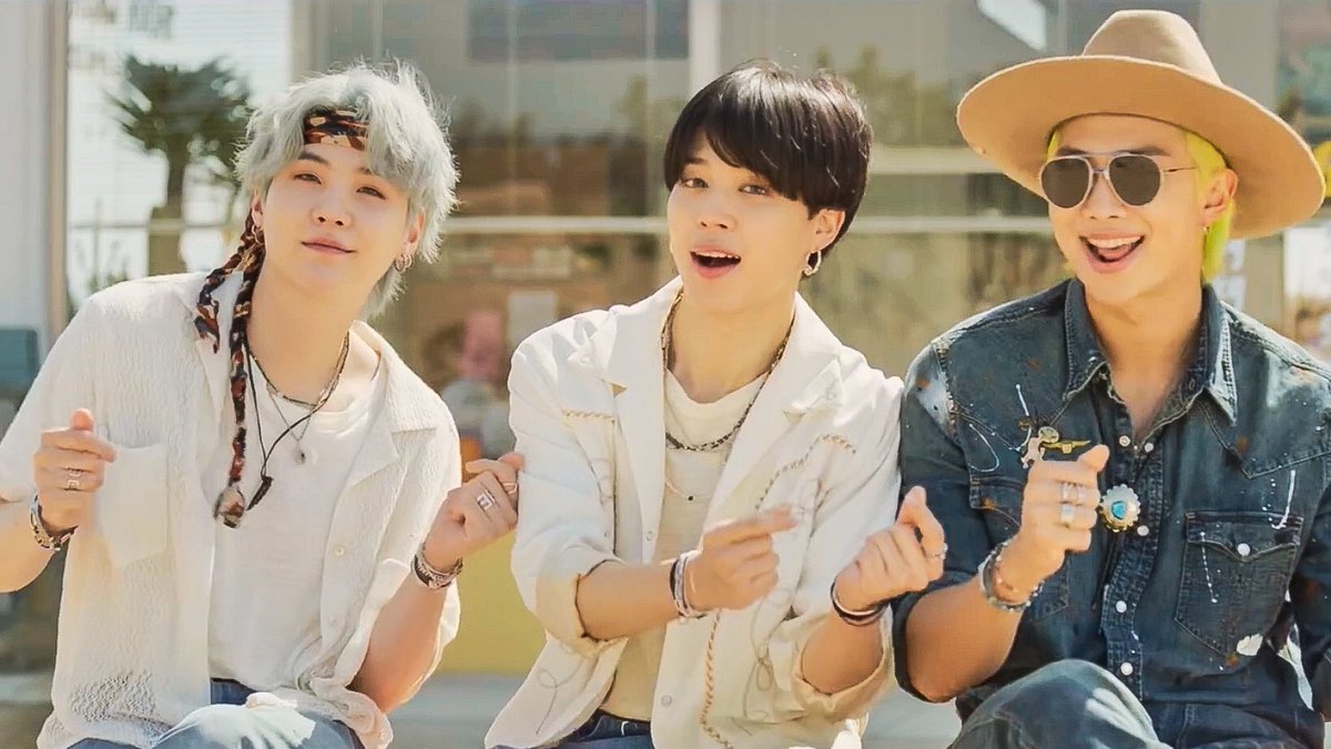 Вигуки bts. Викуги бтс. Тэхëн бтс. Бтс i need u гиф. Тэхён селфцест.