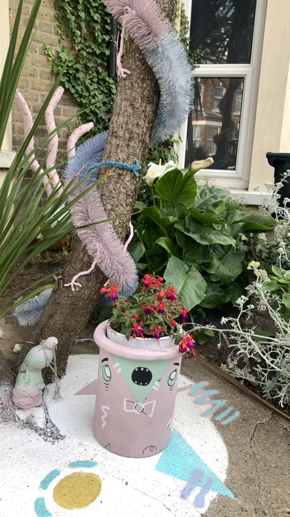 CT9bookshop's tweet photo. Amazing creative garden entry by local artist @Sprankenstein for Cliftonville in bloom on Gordon rd. in #Cliftonville Absolutely worth a visit ❤️ #margate #cliftonvilleinbloom #inbloom #creativegardening #artist #monstergardens #artistsgarden #community #gardens https://t.co/D7WRBBczM1