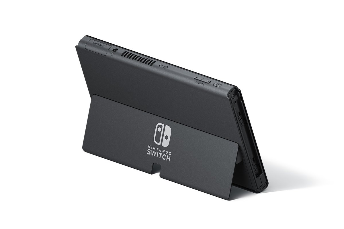 famitsu's tweet photo. 新型Switch特徴まとめ
・10/8発売、37980円
・カラバリは2種類
・色鮮やかな7.0インチ有機ELディスプレイ
・好きな角度で固定できる大型スタンド
・ドックに有線LAN端子を搭載
・本体保存メモリーが64GBに増加
・スピーカーを一新

詳細は↓
https://t.co/9Oj4PC4dLj

#NintendoSwitch https://t.co/WYGd9GyJtM
