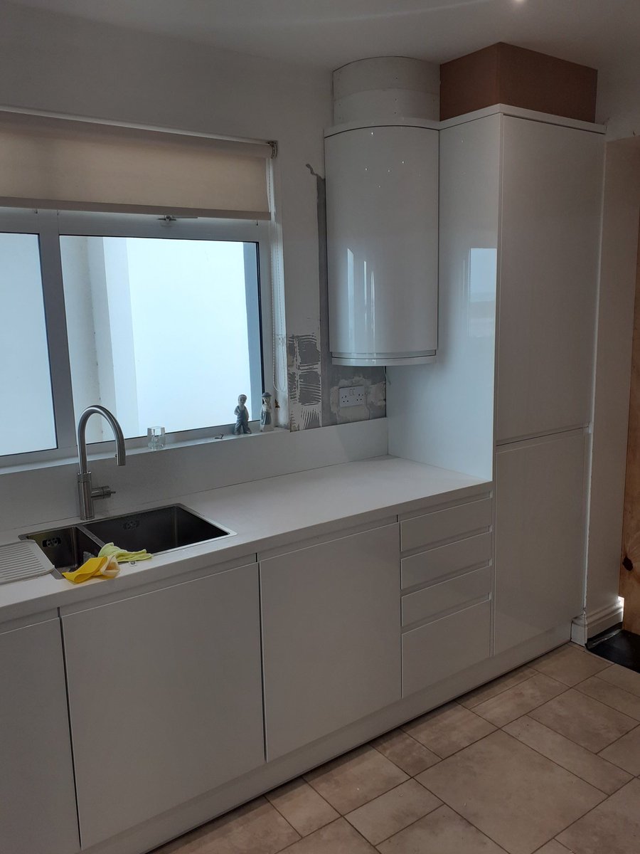FineCutting's tweet photo. Kitchen with handless doors and maia worktops and splash back and all the gadgets
#kitchendesign #worksurfaces https://t.co/o3AN62HJmu