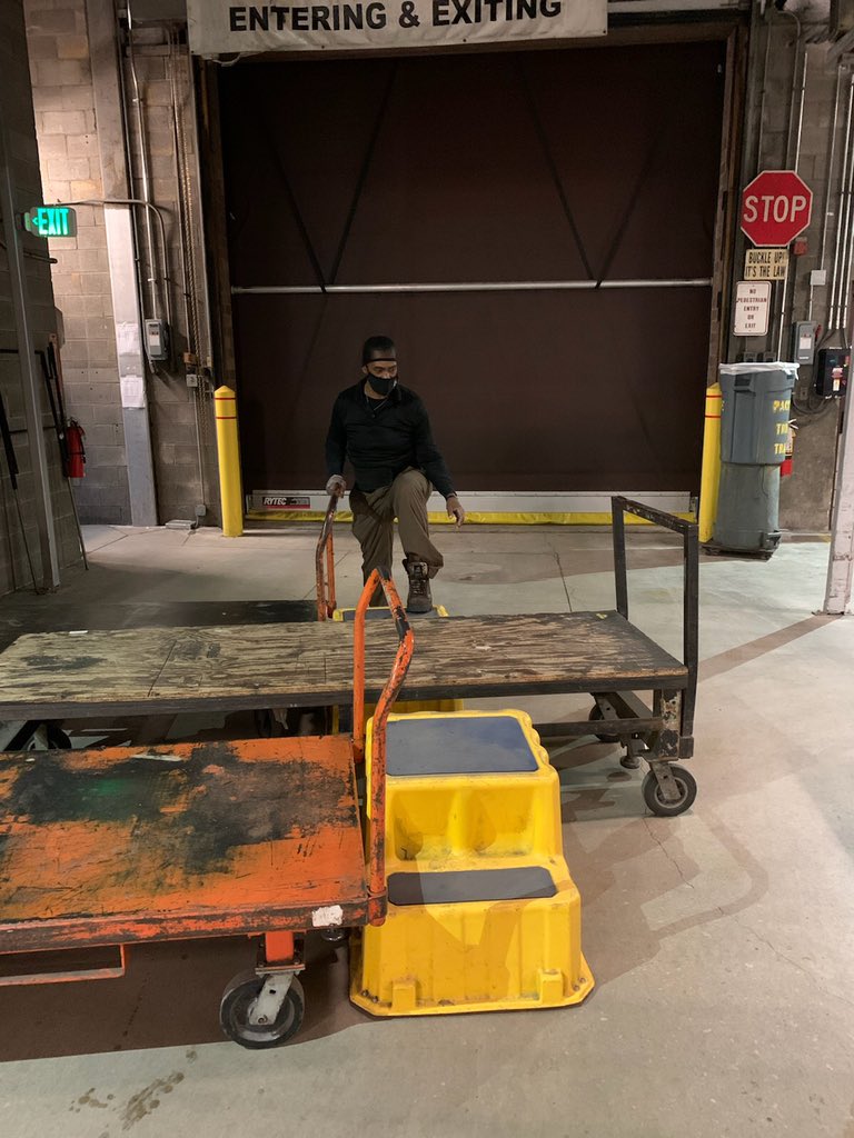 Watch where you’re going…those handrails are there for a reason. Prevent slips and falls by making sure you use your 3pointsofcontact ALWAYS…thanks Hunt Valley preload for an engaging activity today