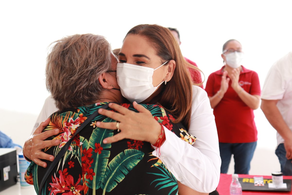 MaraLezama's tweet photo. Pusimos en marcha la caravana "Juntos por la Salud" y entregamos algunos aparatos auditivos a las personas que más lo necesitan.

Con estas acciones, seguimos sumando a nuestro objetivo de ayudar a nuestro pueblo a tener una mejor calidad de vida. ✨

#LaEsperanzaEstáDePie https://t.co/ocXZstvD9J