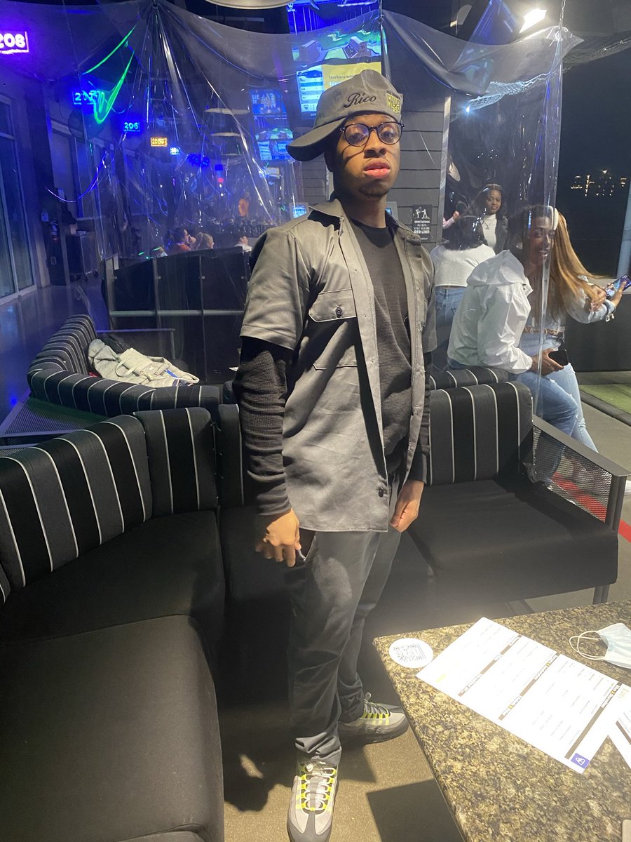 Ricosauve317's tweet photo. #WhosWhoAtTSU                                              🔴 I’m Rico    317📌                                       🔴 Sophomore Class                                          🔴Marketing w/ entrepreneurial       🔴Ik everyone so don’t hesitate to follow and connect https://t.co/opVqhKBeqk