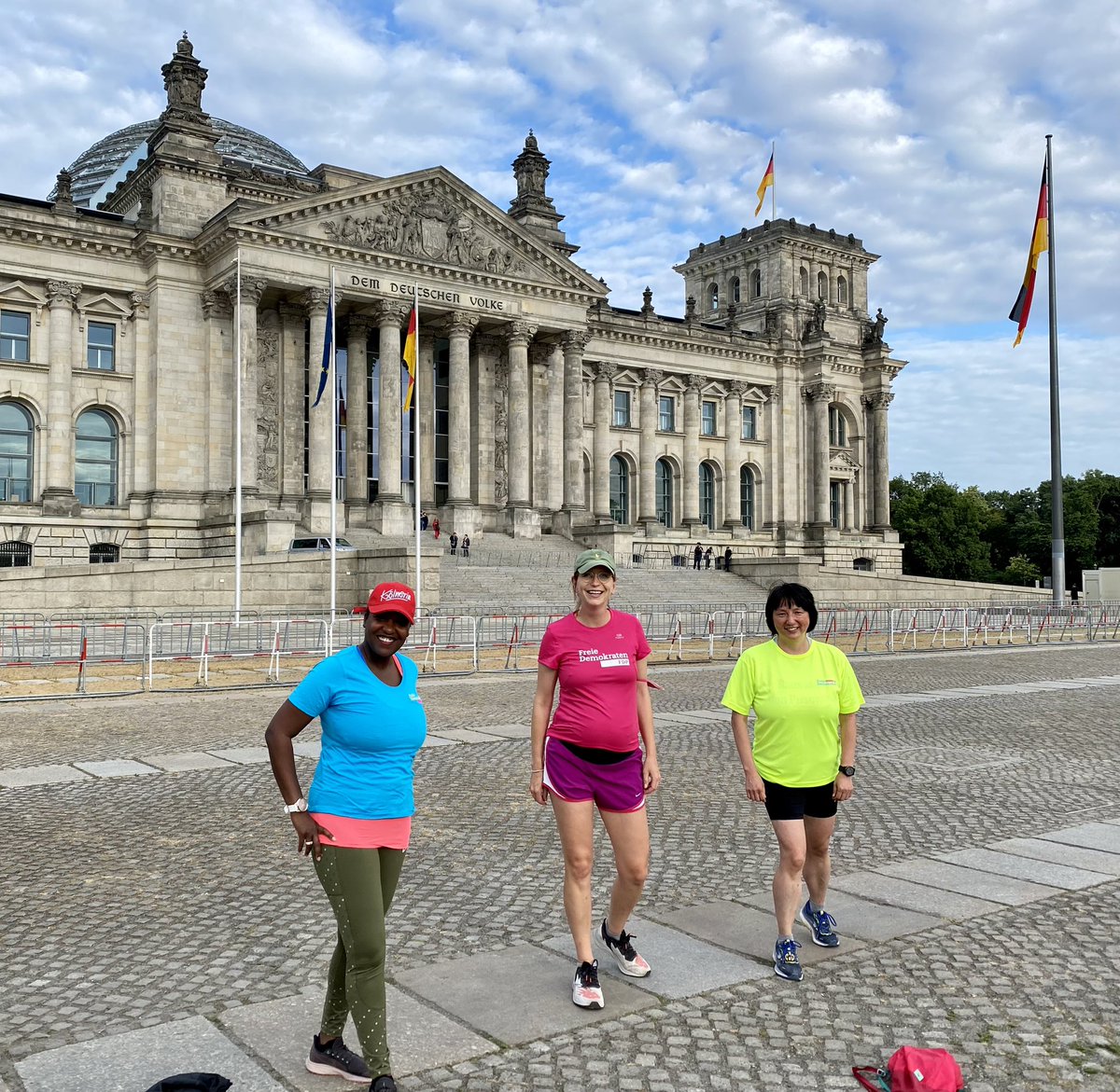 Nächster Lauf *nicht* durchs Regierungsviertel, sondern am schönen Schlachtensee - Treffpunkt Samstag, 10.7., 11h, S-Bahnhof Schlachtensee. T-Shirts werden gestellt! Anmeldung erwünscht! <a href="/fdp/">FDP</a> <a href="/fdp_berlin/">FDP Berlin</a> <a href="/fdp_wildwest/">FDP Wannsee</a> <a href="/FDPFraktionBLN/">FDP Fraktion Berlin</a> <a href="/linet_team/">LiNeT - Liberales Netzwerk 💛</a>