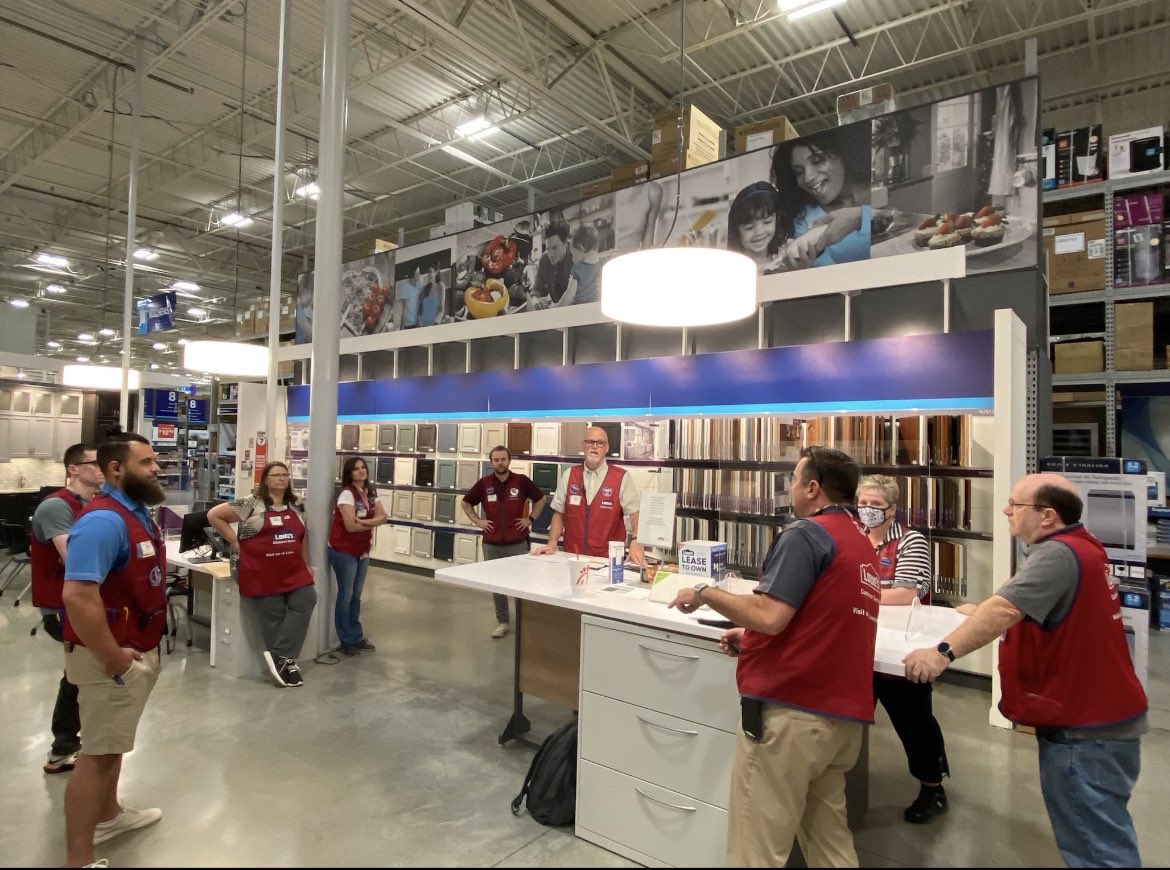 Moosedyer01's tweet photo. Great Spotlight at 737! Feeding the Pipeline!! DMIS Kevin in the house!
Sam #1 store #1 market last week!
Tyler #2 store #6 market!                          Kim #6 store # 12 market!
@Lowesofjohnson1  @1280Market  @specialtylowes https://t.co/9ECNJa2rN6